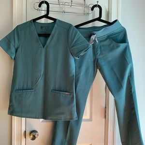 FIGS - Casma Three-Pocket Scrub Top and Kade Cargo Scrub Pants Women’s scrub set